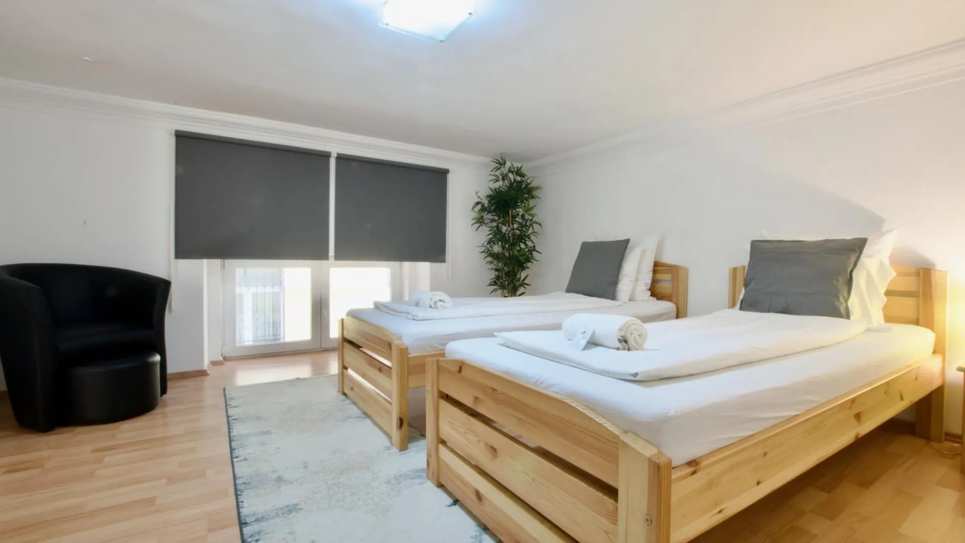 Standard Apartment By Hi5- Kazinczy 2 Bedroom Budapest