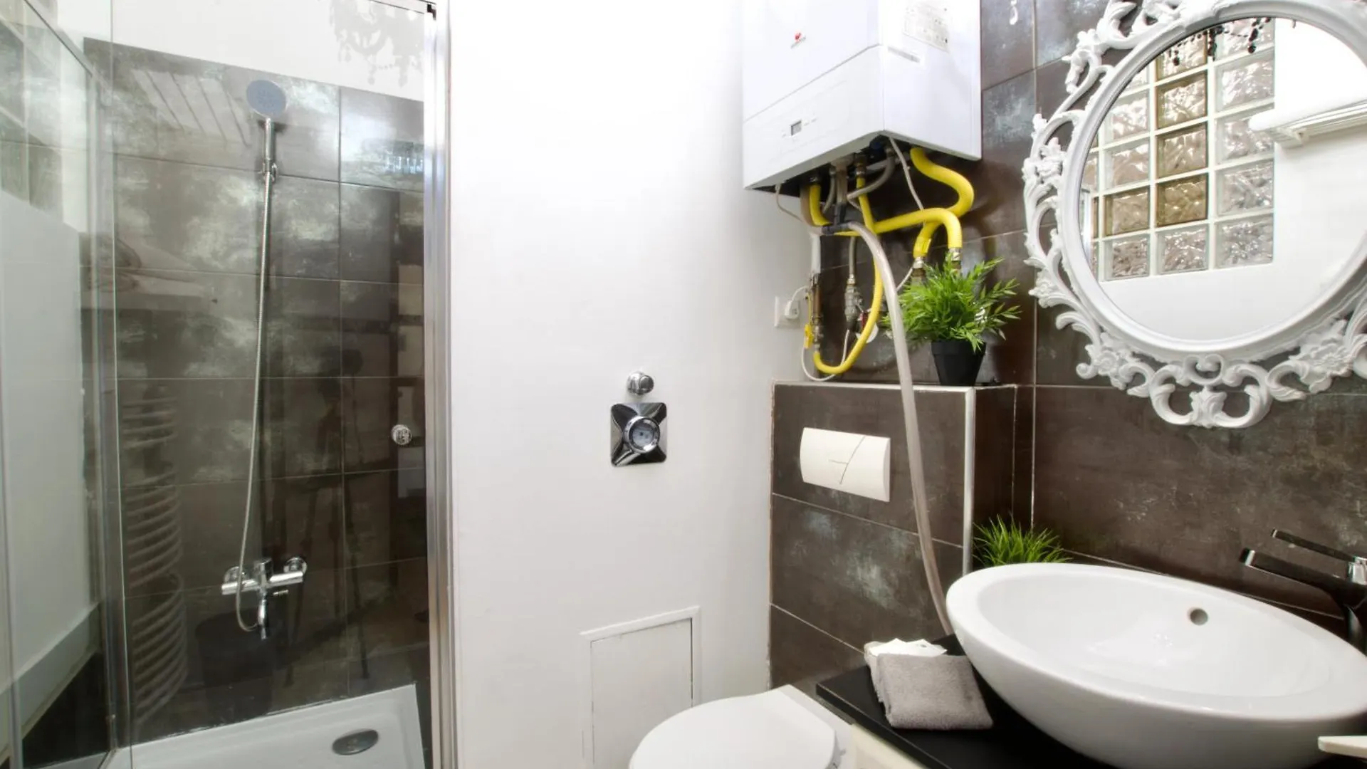 Standard Apartment By Hi5- Kazinczy 2 Bedroom Budapest