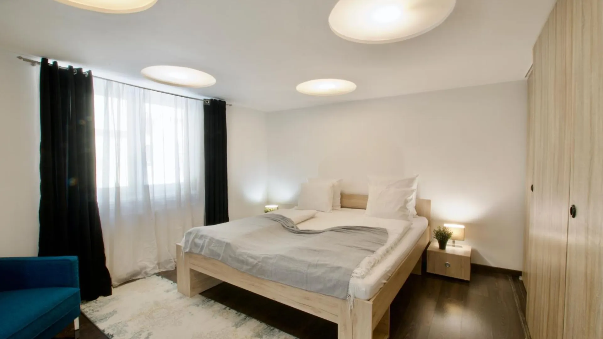 Standard Apartment By Hi5- Kazinczy 2 Bedroom Budapest 0*,