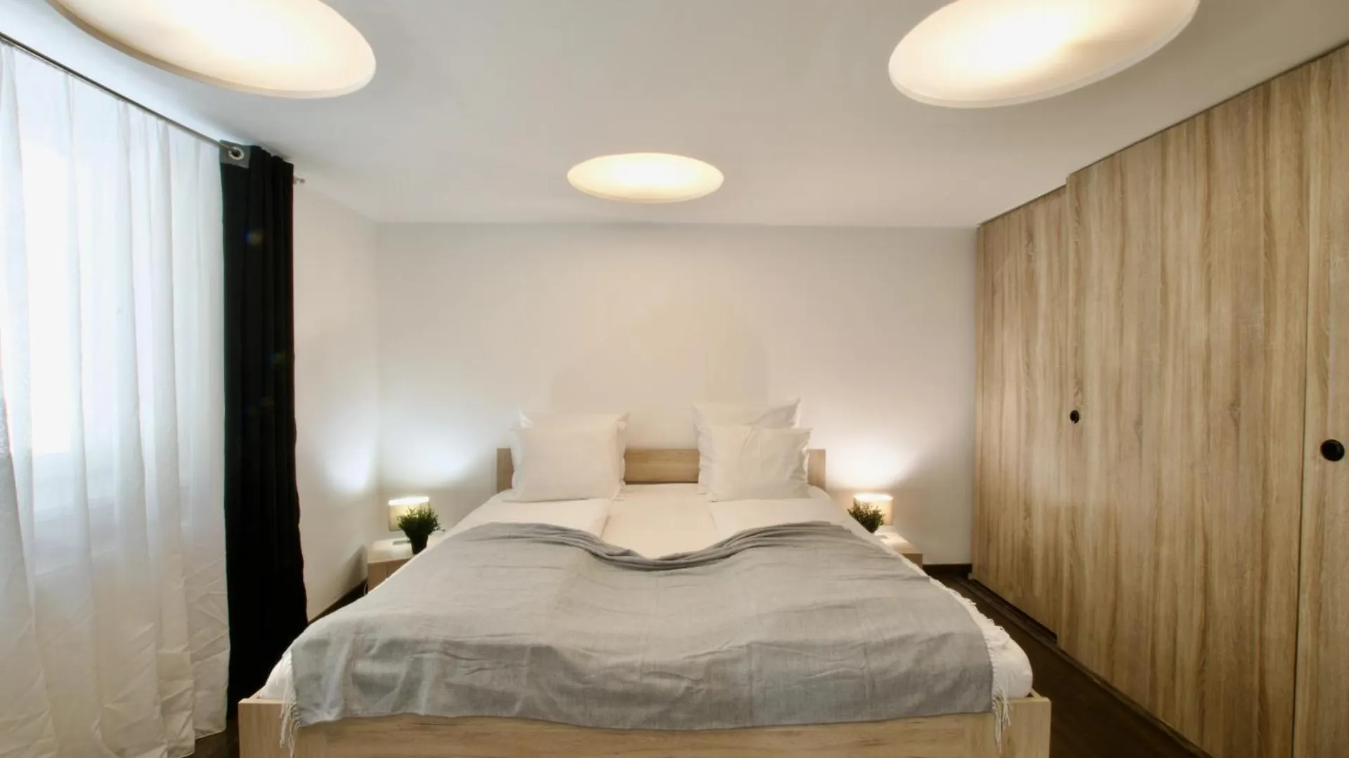 Standard Apartment By Hi5- Kazinczy 2 Bedroom Budapest