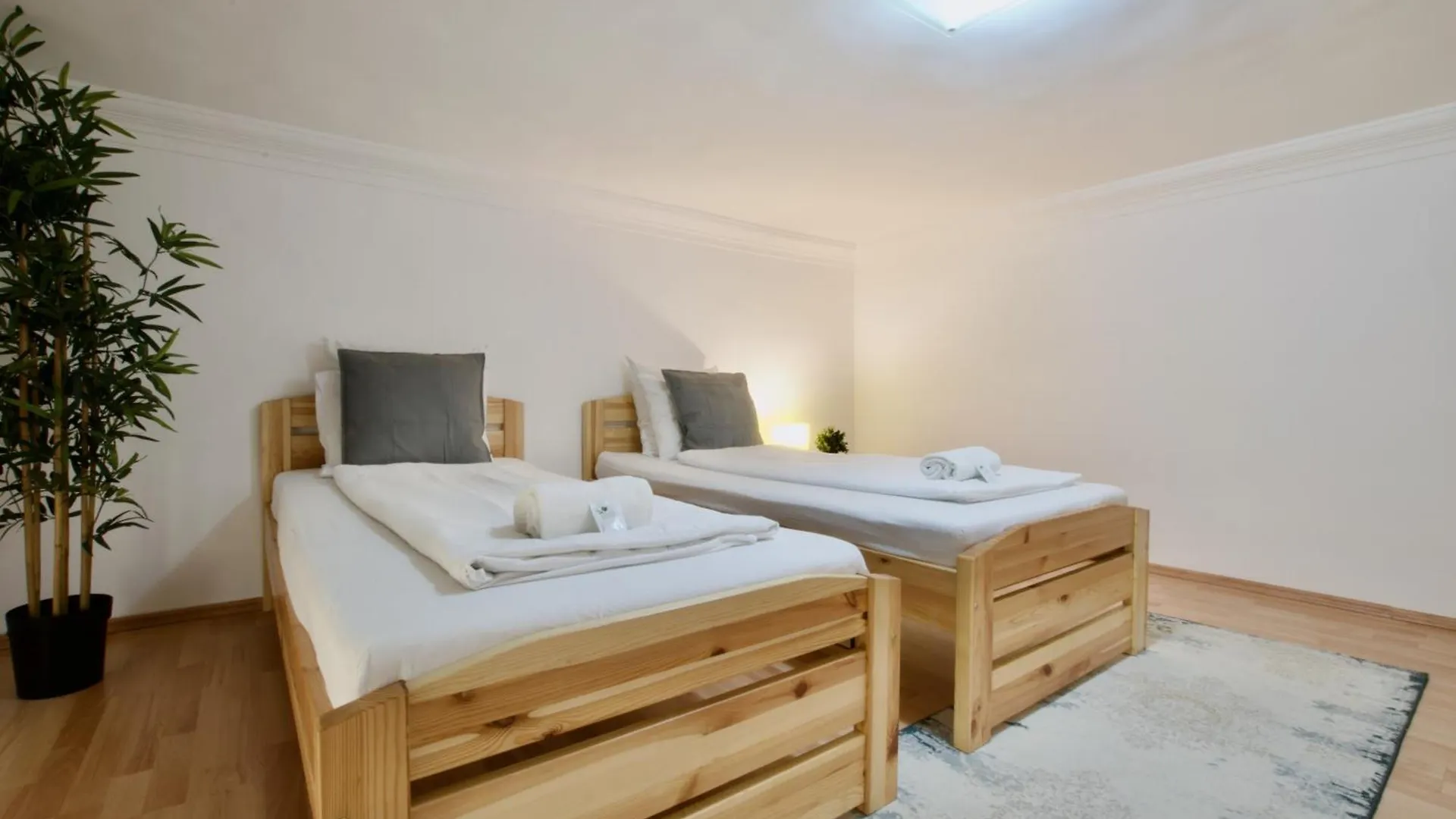 Standard Apartment By Hi5- Kazinczy 2 Bedroom Budapest Hungary
