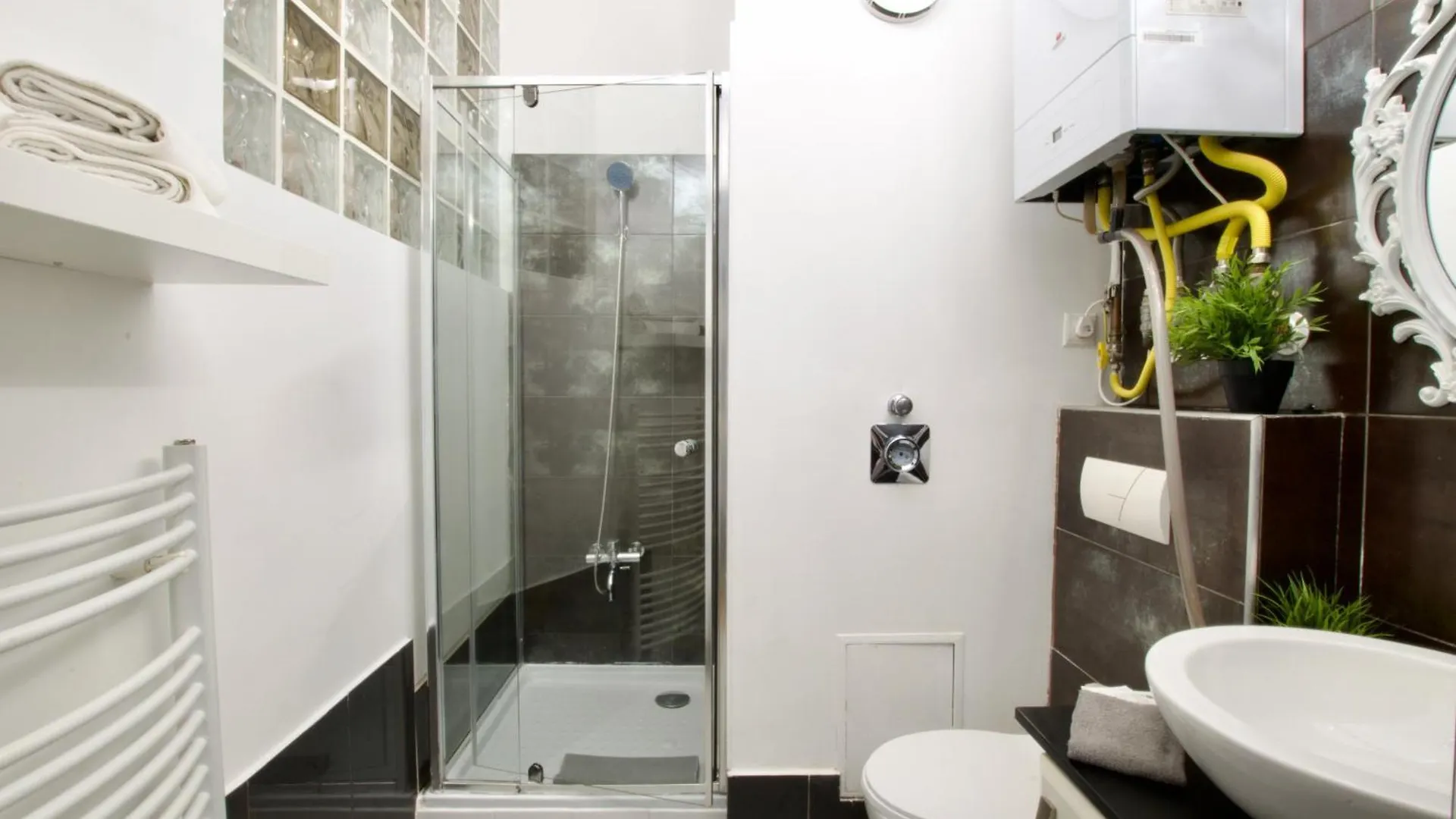 Standard Apartment By Hi5- Kazinczy 2 Bedroom Budapest Hungary