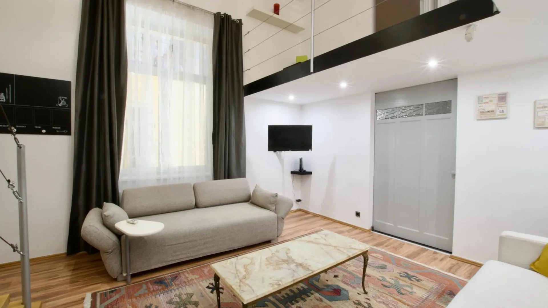 Standard Apartment By Hi5- Kazinczy 2 Bedroom Budapest